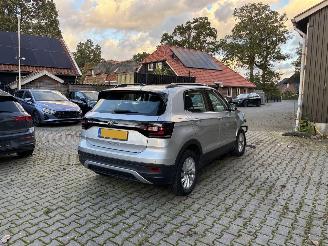 Schadeauto Volkswagen T-Cross TSI NAVI CLIMA CRUISE B.J 2021 2021/4