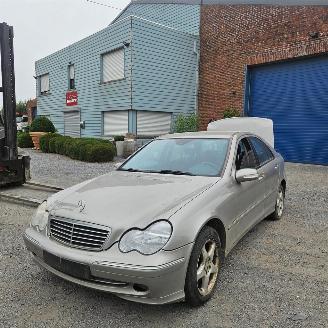 Damaged car Mercedes C-klasse C 200 CDI BERLINE 2003/10