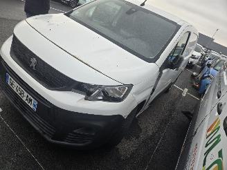 Damaged car Peugeot Partner  2022/1