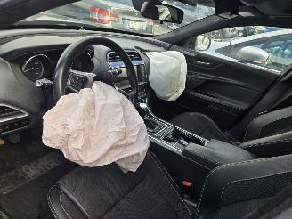 Jaguar XE 2.0D picture 8