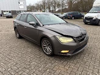 Vaurioauto  passenger cars Seat Leon 1.2 TSI Ecomotive 16V Combi/o 4Dr Benzine 1.197cc 77kW (105pk) FWD 2013-08/2014-04  CJZA 2014/6