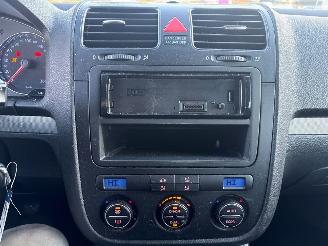 Volkswagen Jetta 1.6 FSI 16V Sedan 4Dr Benzine 1.598cc 85kW (116pk) FWD 2005-09/2008-06 (1K2) BLF; EURO4 picture 25