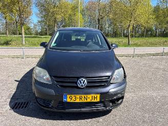 uszkodzony samochody osobowe Volkswagen Golf 1.6 FSI 16V MPV  Benzine 1.598cc 85kW (116pk) FWD 2004-12/2008-05 (5M1) BLF; EURO4 2005/6