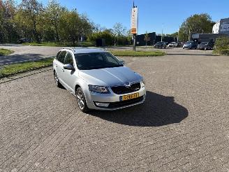 damaged passenger cars Skoda Octavia  2014/12