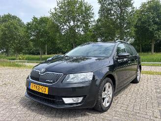 Vaurioauto  passenger cars Skoda Octavia 1.6 TDI Greenline 16V Combi/o 4Dr Diesel 1.598cc 81kW (110pk) FWD 2013-05/2020-07  CRKB 2014/3