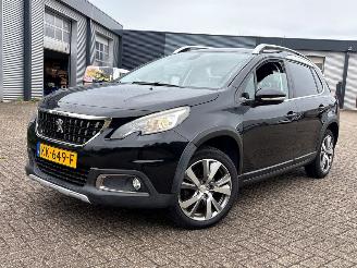 Vaurioauto  passenger cars Peugeot 2008 1.2 12V e-THP PureTech 110 MPV  Benzine 1.199cc 81kW (110pk) FWD 2015-01/2019-12 (CUHNZ) EB2DT; HNZ 2016/9