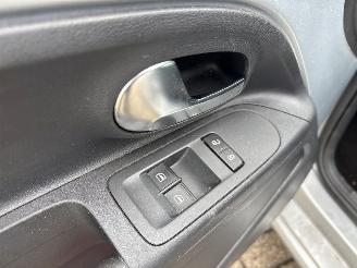 Volkswagen Up! 1.0 12V 60 Hatchback  Benzine 999cc 44kW (60pk) FWD 2011-08/2020-08  CHYA picture 18