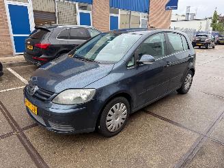 Coche accidentado Volkswagen Golf plus 1.6 FSI Optive 2007/11