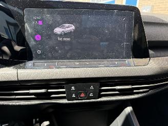 Volkswagen Golf Variant 1.5 eTSI 3x R-LINE PANO picture 15
