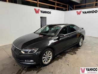 Schadeauto Volkswagen Passat  2019/6
