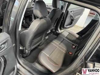 Peugeot 2008  picture 16