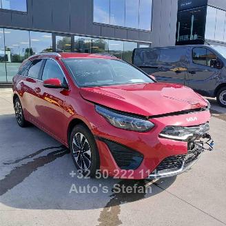 uszkodzony samochody osobowe Kia Cee d  2024/1
