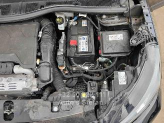 Peugeot 2008 STYLE picture 9