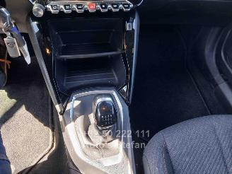 Peugeot 2008 STYLE picture 22