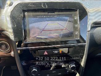 Suzuki Vitara GLX picture 14