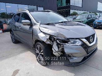 Damaged car Nissan Qashqai  2020/6