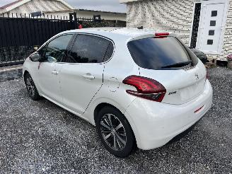 Peugeot 208 BENZINE - AUTOMATIC picture 2