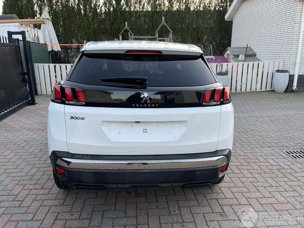 Peugeot 3008 1,2 BENZINE - AUTOMATIC - ALLURE