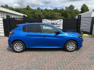 Peugeot 208  picture 2