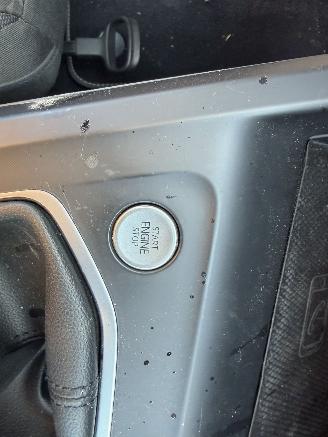 Volkswagen Golf BENZINE UNITED picture 24