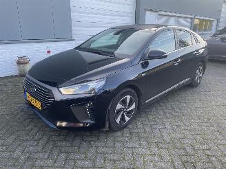 uszkodzony samochody osobowe Hyundai Ioniq 1.6 GDi Hybrid Comfort 2017/1
