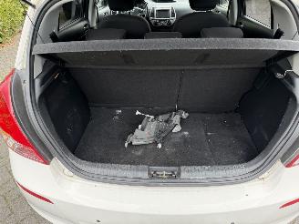 Hyundai I-20 1.2i i-Deal picture 9