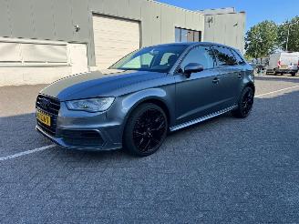 Voiture accidenté Audi A3 1.6TDI SPORT EDITION 2016/4
