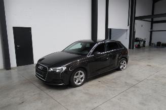 uszkodzony samochody osobowe Audi A3 SPORTBACK 2017/3