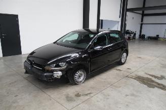 damaged passenger cars Volkswagen Golf TRENDLINE 2019/8