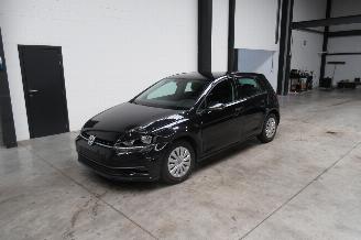 Vaurioauto  passenger cars Volkswagen Golf TRENDLINE 2017/4