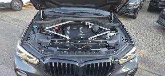 BMW X5 40i M Sport Xdrive*Ambiente*LED*HeadUp*Stoelen Leer/ Memory*ShadowLine*Live Cockpit*AppleCarplay*Parkeer Plus*Sound*Display Key picture 4