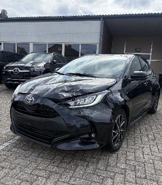 Coche accidentado Toyota Yaris 1.5L VVTi 130 Hybride * LED*HeadUp*Trekhaak*Navigatie*Keyless* 2024/2