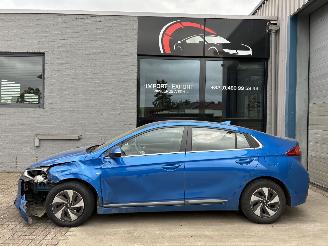 Damaged car Hyundai Ioniq HYUNDAI IONIQ HYBRIDE 2017 2017/4