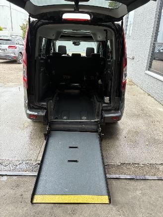 Vaurioauto  passenger cars Ford Tourneo Connect FORD TOURNEO CONNECT ROLSTOEL 1.5D 2020 2020/6