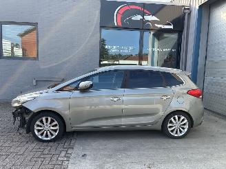 damaged passenger cars Kia Carens KIA CARENS 1.7D 2014 7ZIT 2014/5