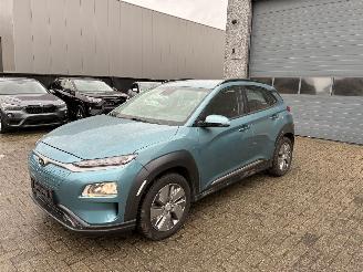 Vaurioauto  passenger cars Hyundai Kona HYUNDAI KONA 2021 ELEK 39kw 2021/10