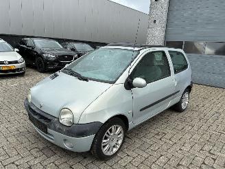 uszkodzony samochody osobowe Renault Twingo RENAULT TWINGO 1.1 2006 2006/12