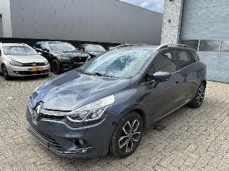 Damaged car Renault Clio RENAULT CLIO 1.5D 2019 2019/1