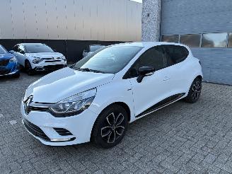 Vaurioauto  passenger cars Renault Clio RENAULT CLIO 0.9TCE 2017 2017/2