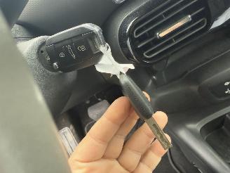 Citroën C4 cactus 1.2 PureTech One-Tone AUTOMAAT picture 16