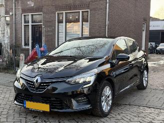 skadebil auto Renault Clio 1.6 E-Tech Hybrid 140 Intens AUTOMAAT 2021/1