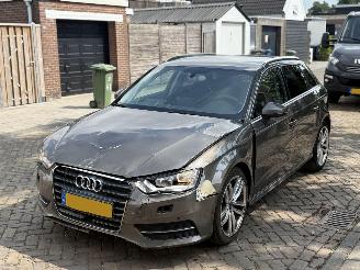 Schadeauto Audi A3 1.6 TDI ultra Attraction Pro Line 2014/1