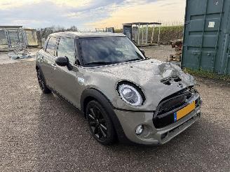 Damaged car Mini Cooper S 2.0 Cooper S Chili 192 PK AUTOMAAT 2018/1