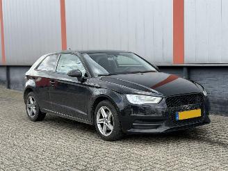 krockskadad bil auto Audi A3 1.4 TFSI PANO 2013/1