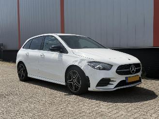 uszkodzony samochody osobowe Mercedes B-klasse B250 AMG PANO SFEER 2019/1