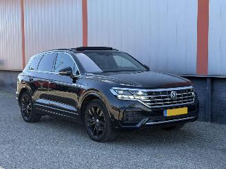 krockskadad bil auto Volkswagen Touareg 3.0 TDI R Line BLACK 2018/1