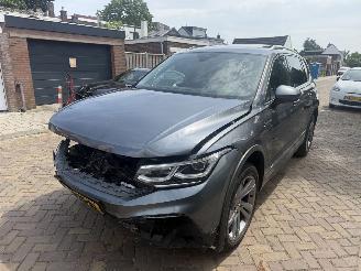 krockskadad bil auto Volkswagen Tiguan 1.5 TSI R-Line 7 PERS NAP 2021/1
