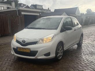 Damaged car Toyota Yaris 1.0 VVT-i Comfort 2012/1