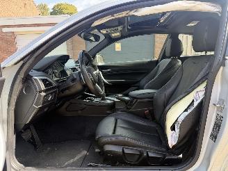 BMW 2-serie 220i Coupe Automaat picture 15