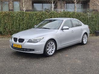 damaged passenger cars BMW 5-serie 520i AUTOMAAT / LEER / NIEUWSTAAT 2010/4